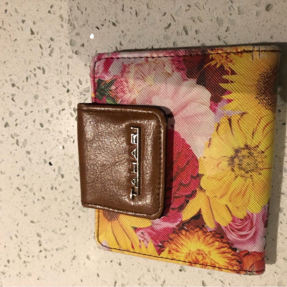 Tahari - Picture 2 of 3